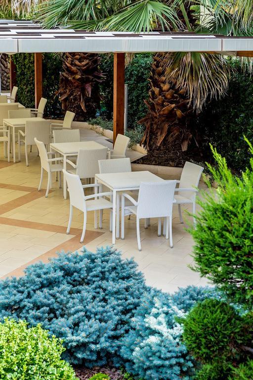 Hotel Vittoria 瓦斯托 外观 照片