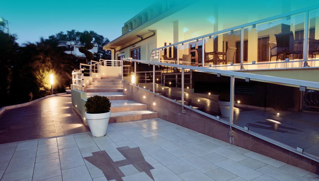Hotel Vittoria 瓦斯托 外观 照片