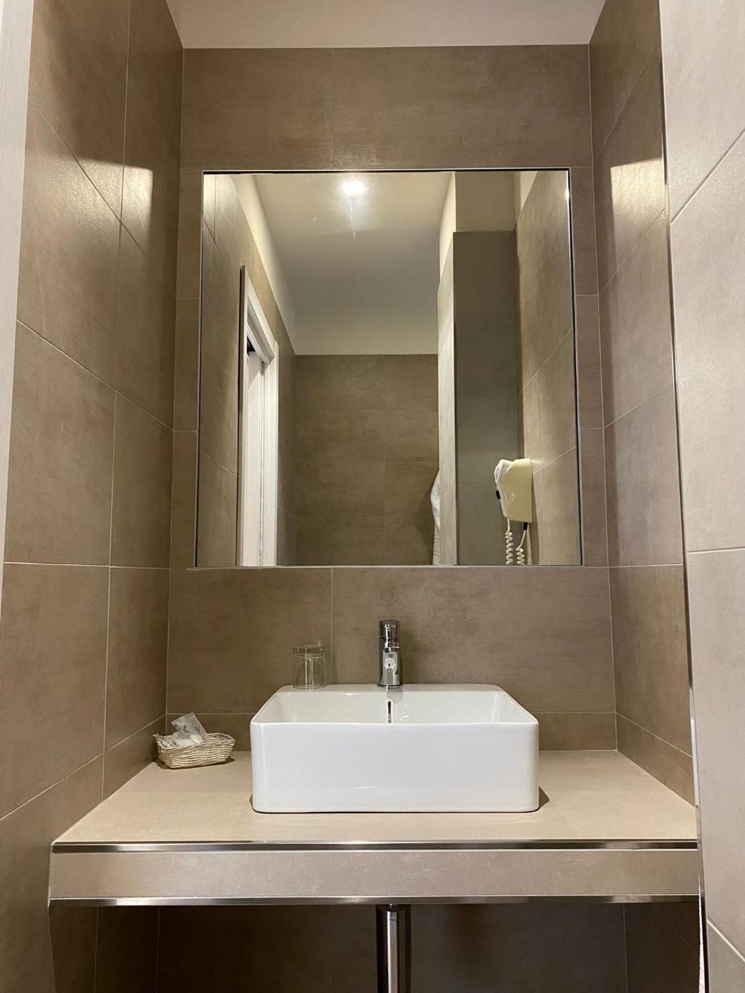 Hotel Vittoria 瓦斯托 外观 照片