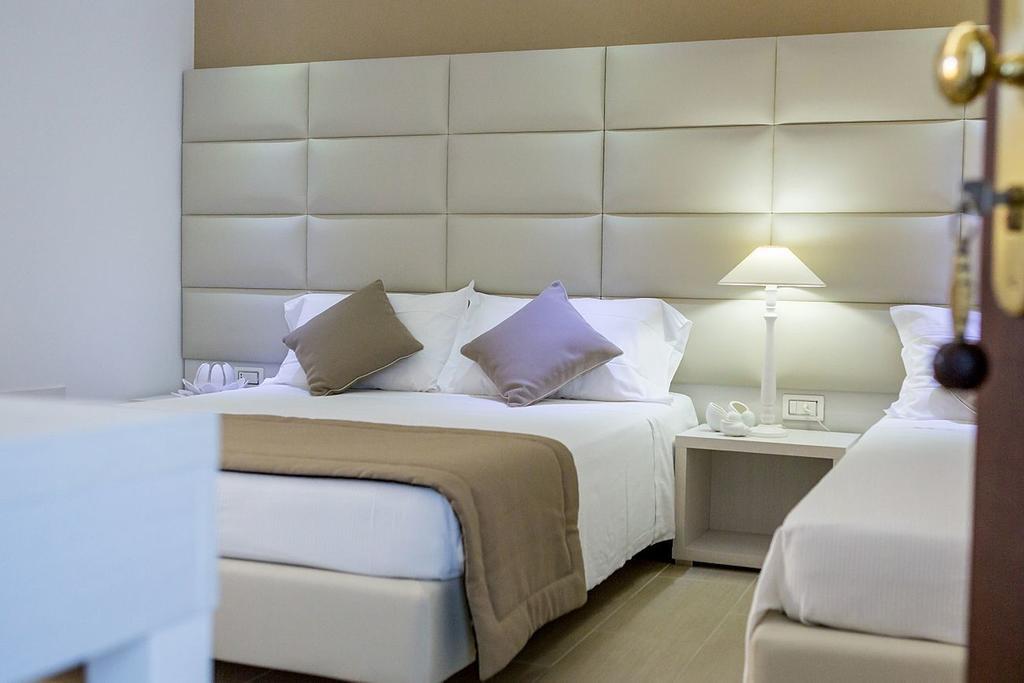 Hotel Vittoria 瓦斯托 外观 照片
