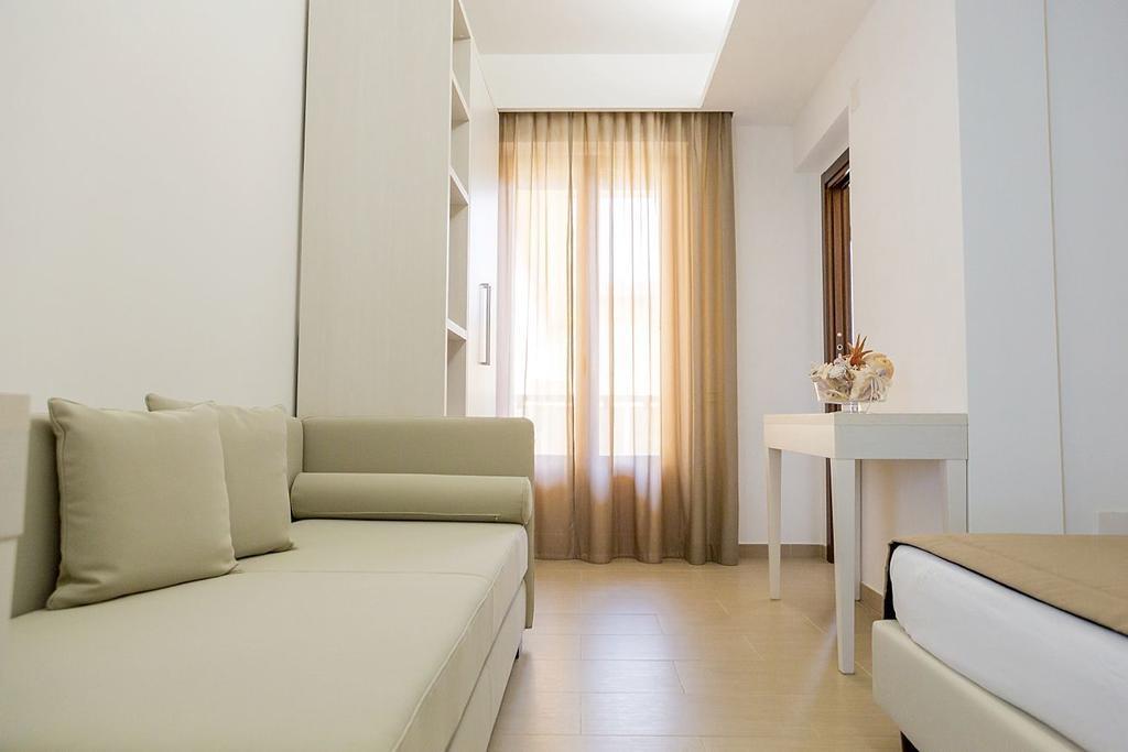 Hotel Vittoria 瓦斯托 外观 照片