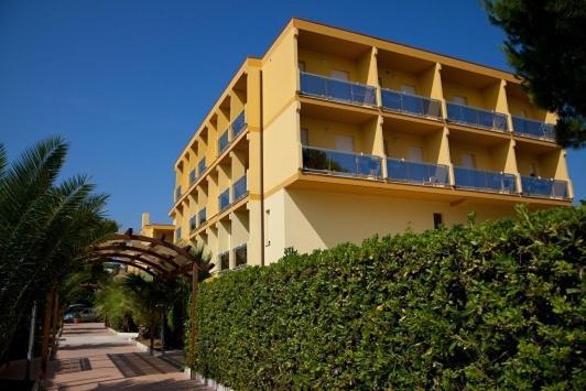 Hotel Vittoria 瓦斯托 外观 照片